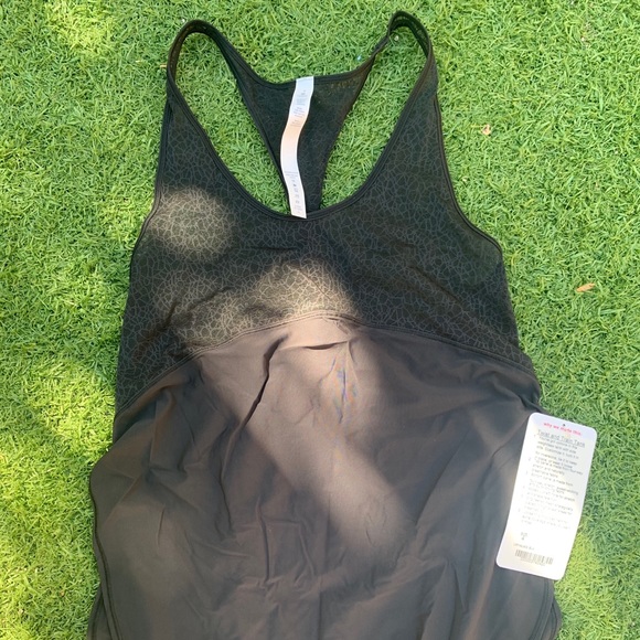 NWT Lululemon Twist and Train tank - Picture 2 of 4